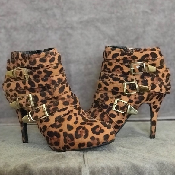 Boots - Picture 4 of 5